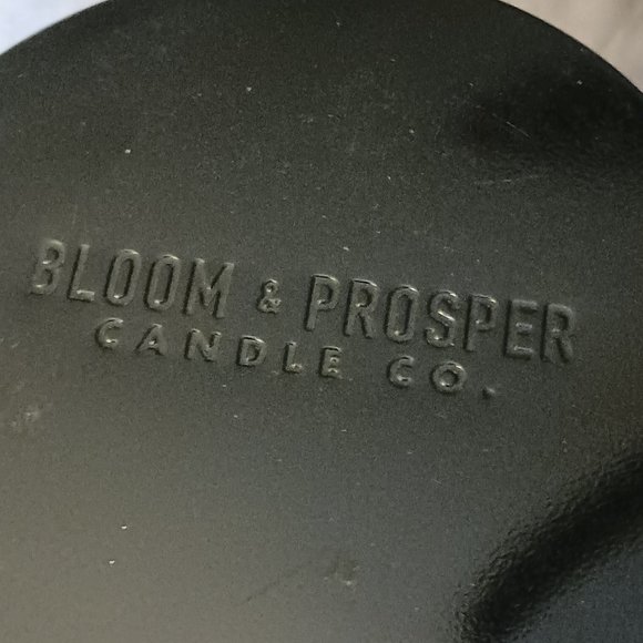 NEW! BLOOM AND PROSPER 14.6 oz CANDLE - Picture 3 of 7
